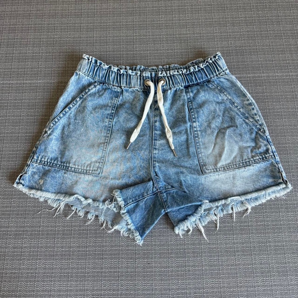No Boundaries blue denim shorts with frayed hem size M (7-9)